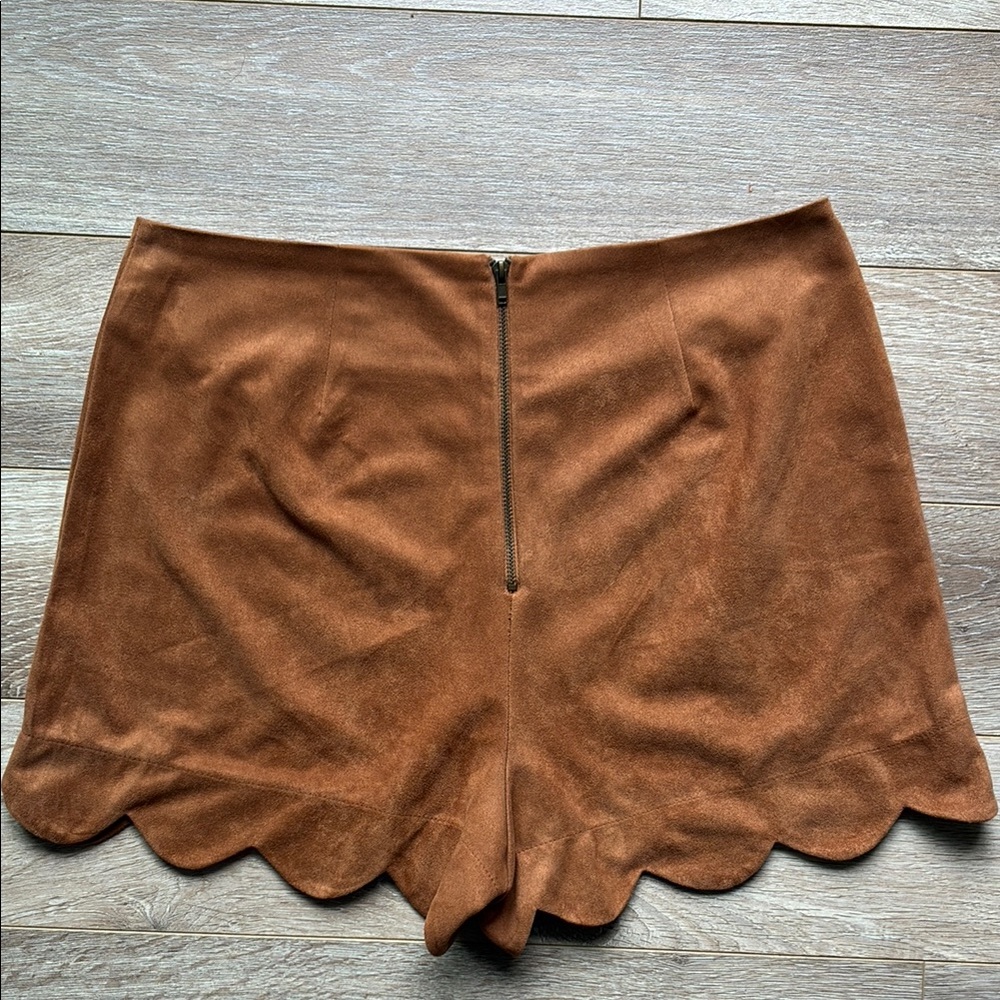 MONTEAU High Waist faux suede camel Scalloped Shorts medium - Picture 3 of 6